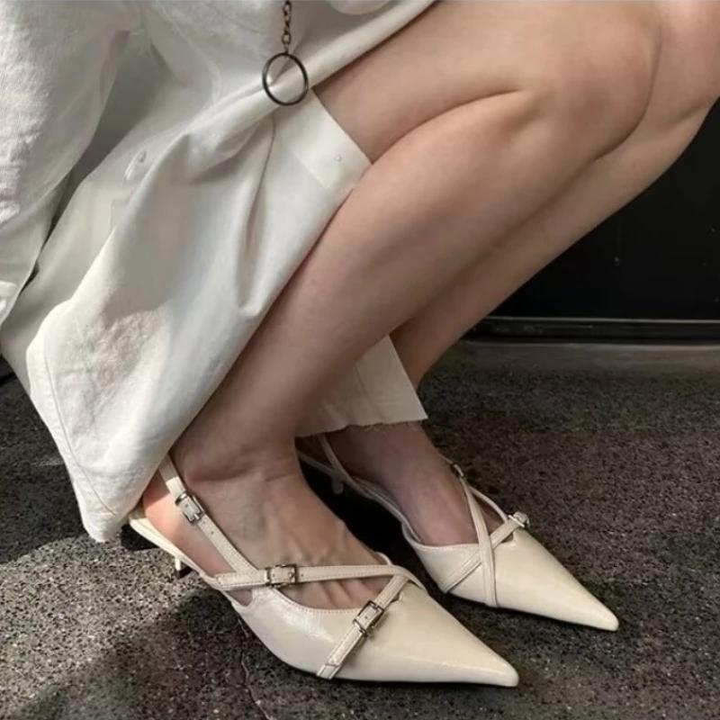Sommermode sexy spitze High Heels lässige flache Sandalen elegante Schnalle dekorative dünne High Heels schwarze Damenschuhe