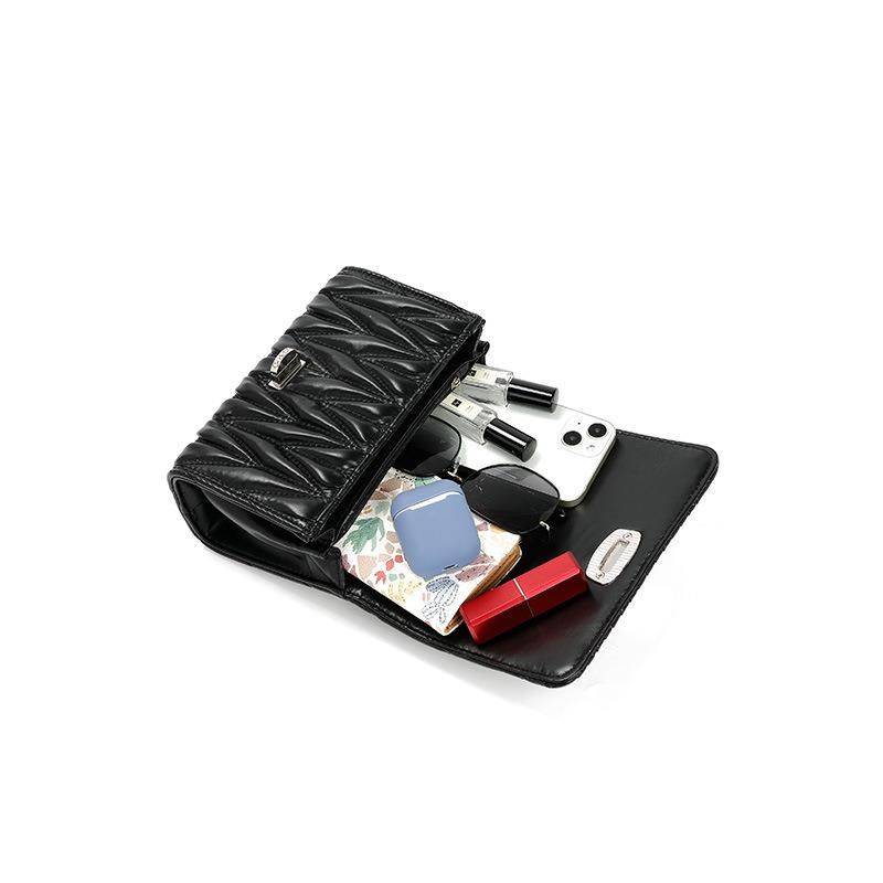 Luxusní dámská kabelka přes rameno s řemeslnou úpravou, malá čtvercová taška, módní trend, kovový řetízek s kuličkou, zdobená kabelka