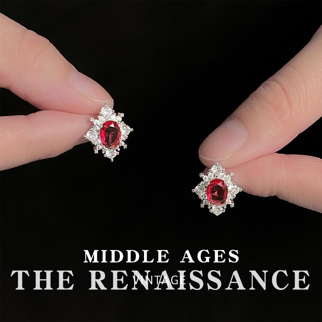 

Heavy industry retro ruby zircon stud earrings French court style temperament elegant earrings women
