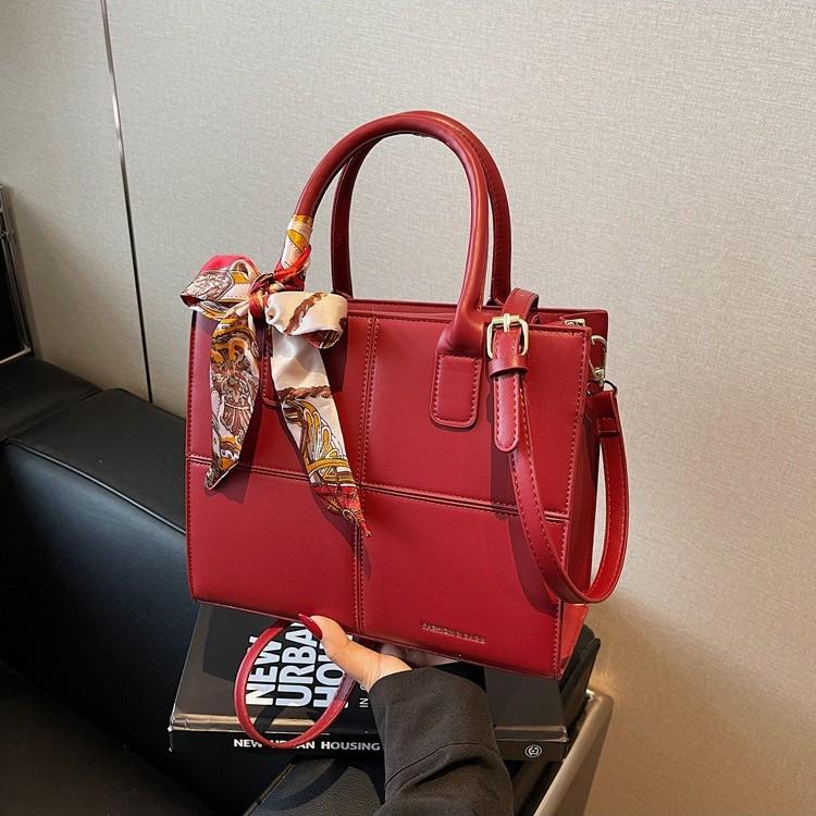 New Fashionable Underarm Women's Bags, New Trendy Commuter Shoulder Bags, Fashionable Large-capacity Tote Bags, Fashionable