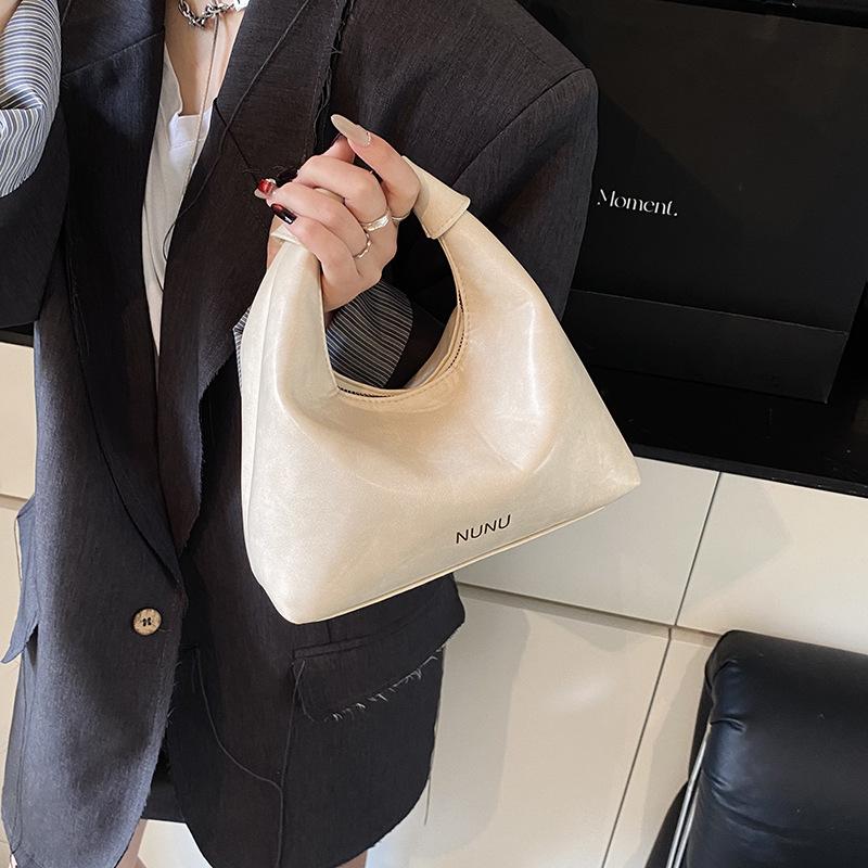 Niche Design Bag Women's Autumn and Winter 2025 New Fashion Shoulder Messenger Bag High-end Women's Portable Dumpling Bag