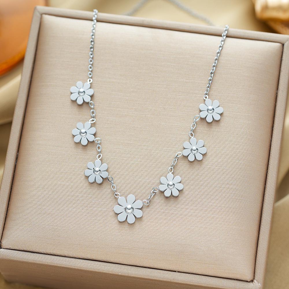 Exquisite 18K Gold-Plated Titanium Steel Necklace - Women's Clavicle Chain Jewelry, Fade-Resistant