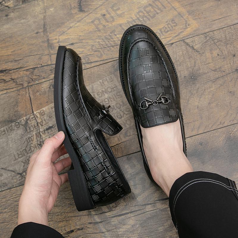 Young Stylish Casual Men's British Versatile Business Casual Leather Shoes with Retro Trend Ideal for the Groom's Wedding Shoes