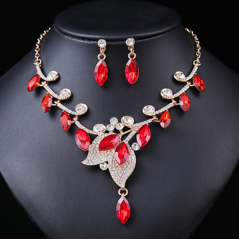 European & American Retro Crystal Necklace Set: Women's Luxury Evening Dress Clavicle Chain