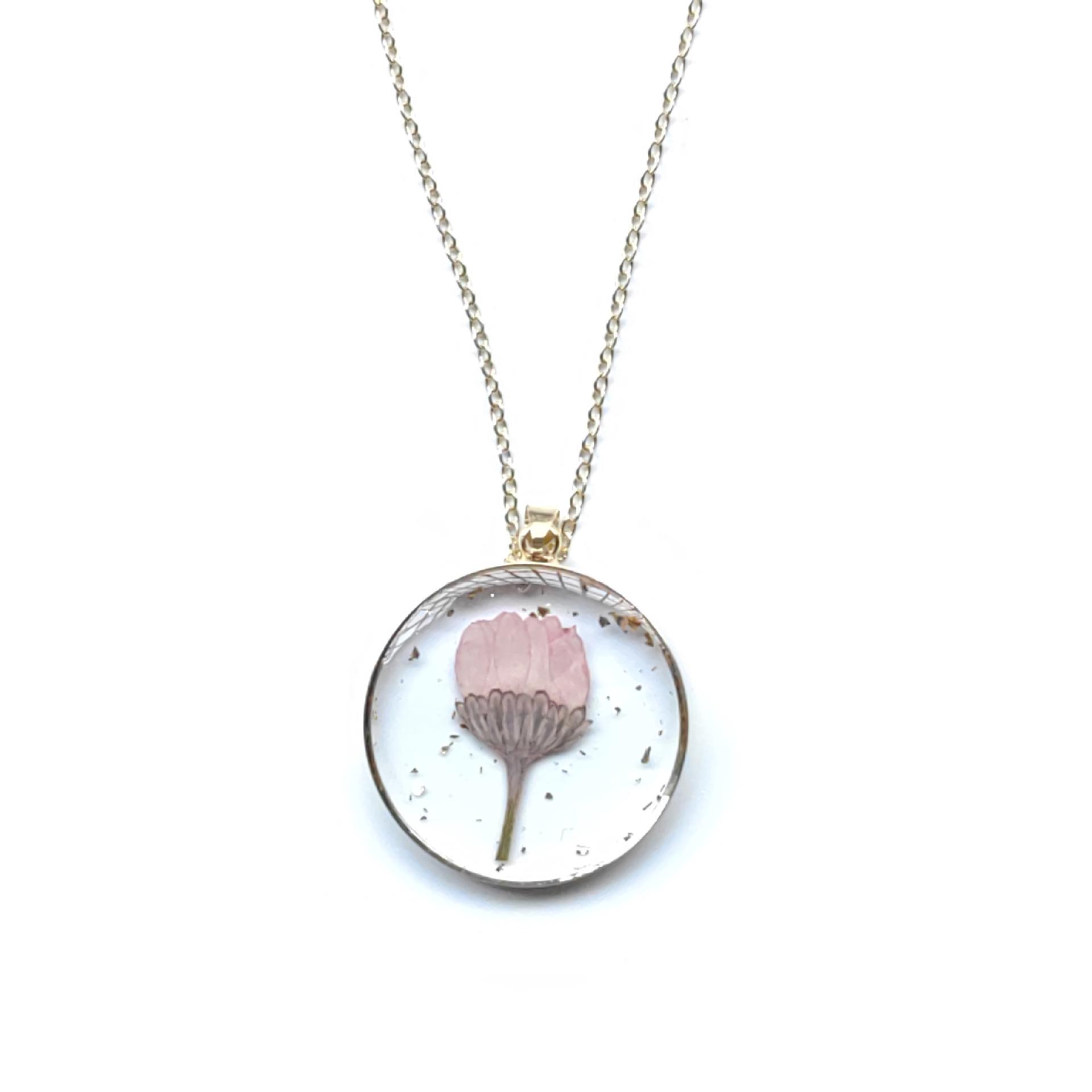 Preserved Daisy Flower Necklace: Natural Plant Specimen Resin Pendant