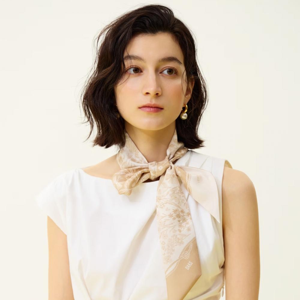 

Daks Beige Flower Silk Scarf Dcsc5f748i2 Single option