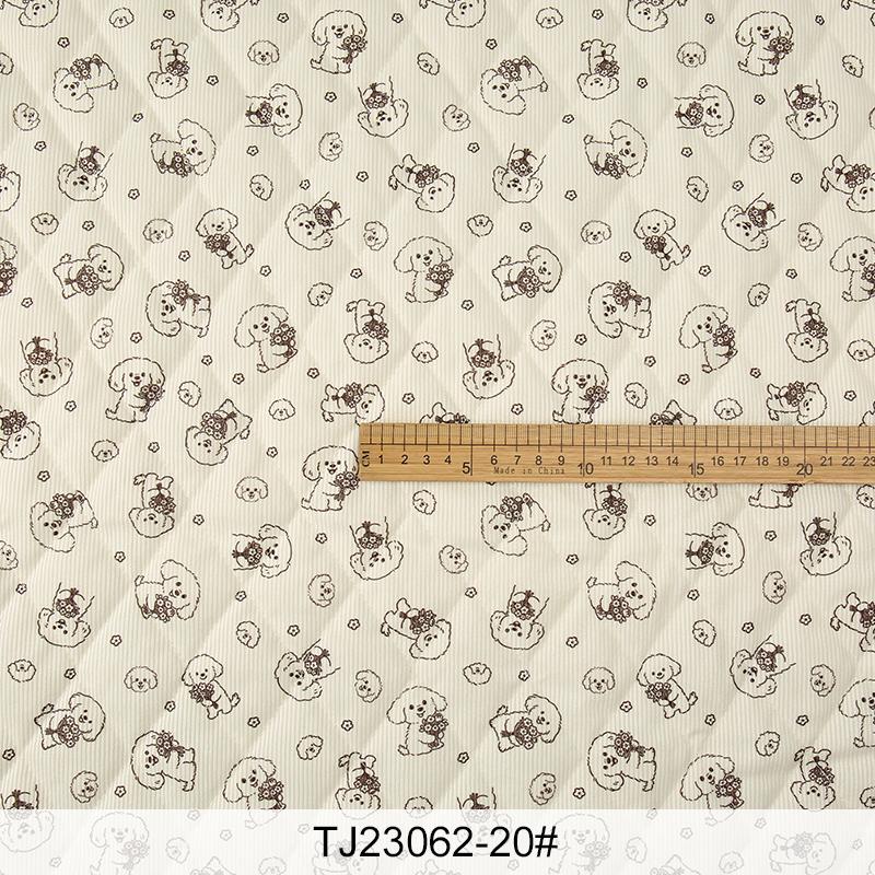 0,5m/1m/2m Gruby Sztruksowy Nadruk w Truskawki i Serca Pikowany Tkaniną Bawełnianą na Koc Ubrania Dziecięce DIY Tkanina do Szycia