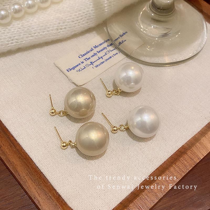 French light luxury large pearl earrings women's high sense elegant temperament stud earrings new Internet celebrity earrings