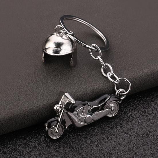 Keychain Pendant Motorcycle Shape Zinc Alloy Key Chain with Electroplated Double Helmet Design Cool Street Style Key Holder Backpack Car Accessory