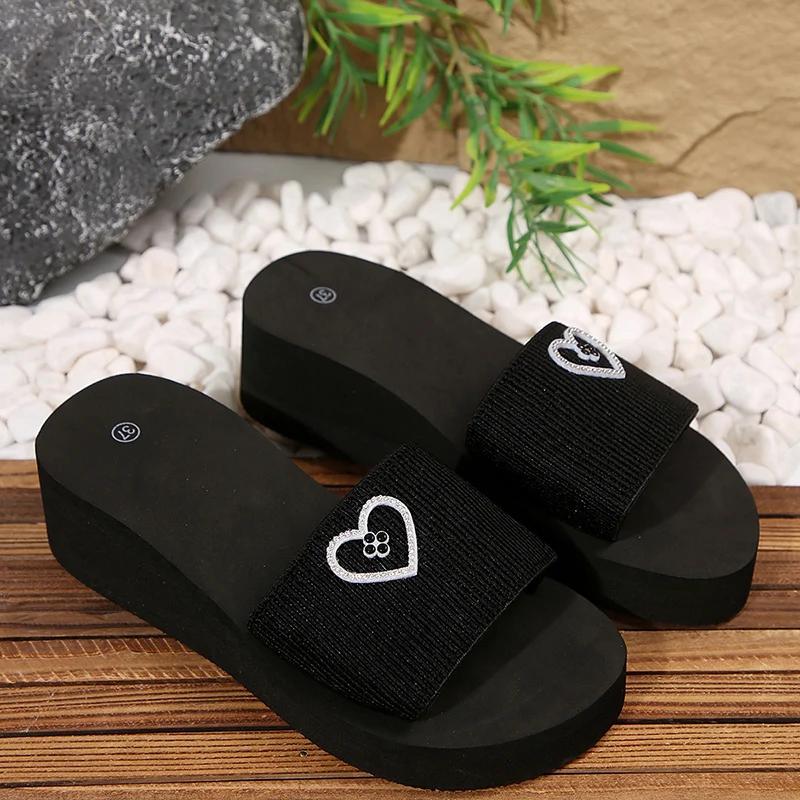 Mode Glitzernde Herzform Strass Schwarz Hausschuhe Damen Mode Elastisches Band Plateau Pantoletten Weiblich Neuer Stil Mittelhohe Absätze Hausschuhe Weiblich