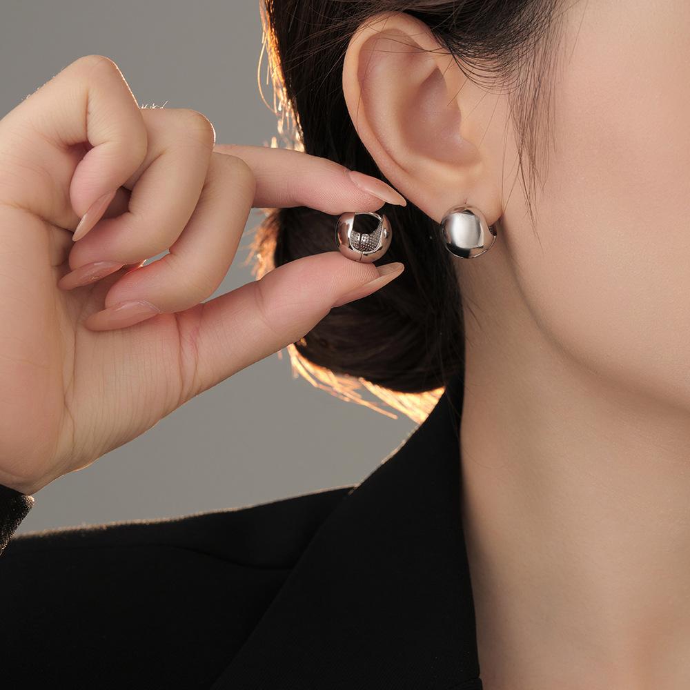 2026 Round Ball Smooth Ear Buckle Simple Niche Designer Versatile Earrings