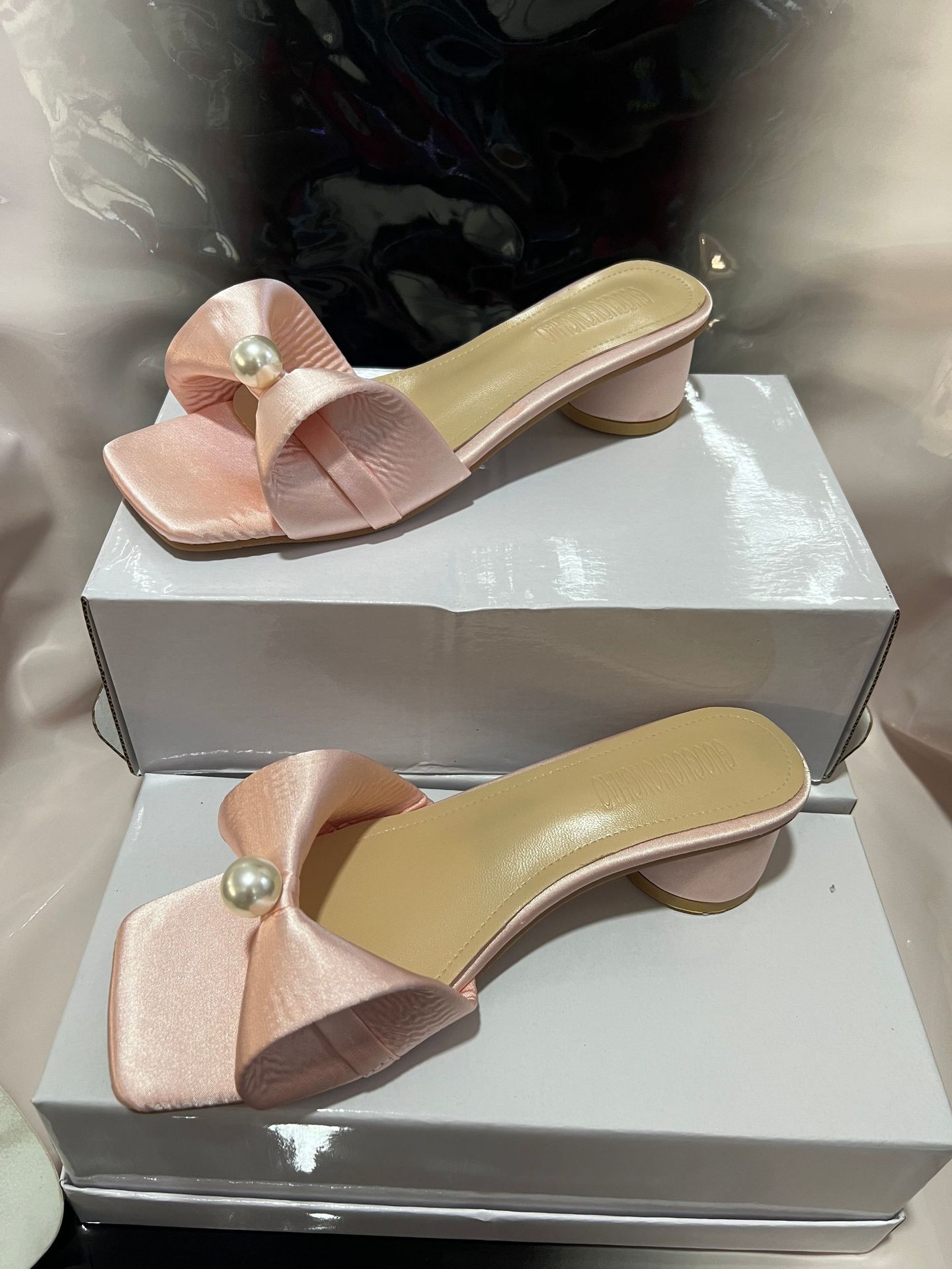 

2025 autumn new sandals fairy fairy style temperament simple middle heel shoes with skirt gentle wear versatile sandals 40