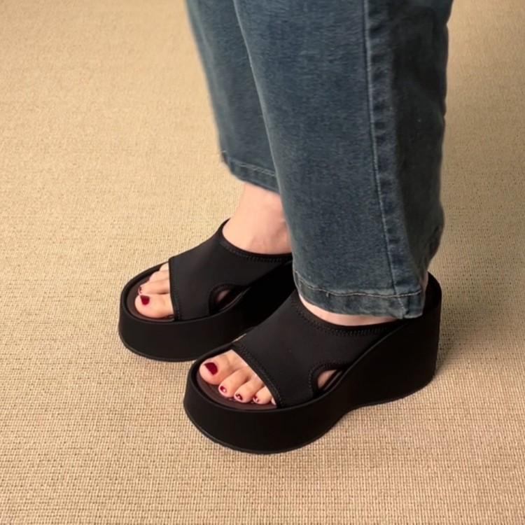 

Толстая подошва с высокой платформой, тапочки-маффины на толстой подошве, женские тапочки на танкетке, праздничные пляжные крутые тапочки 41 чёрный