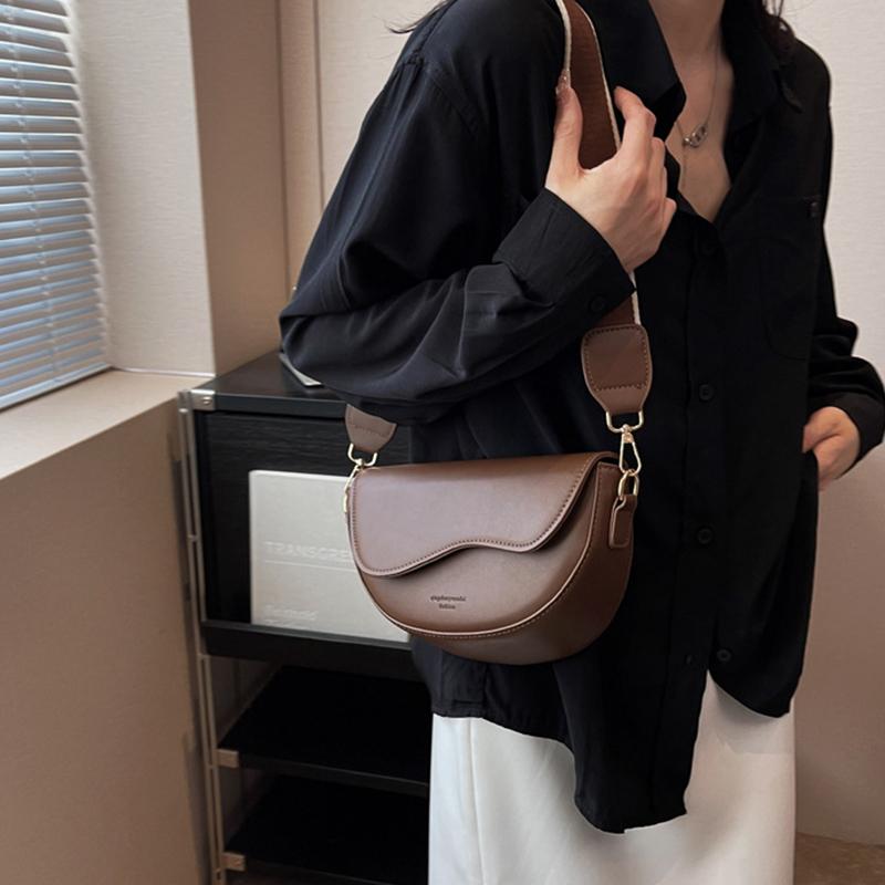 Nieuwe Effen Kleur PU Leer Dames Crossbody Tas Met Stijlvolle Rode Brede Schouderband Schouder Compact Vierkante Tas