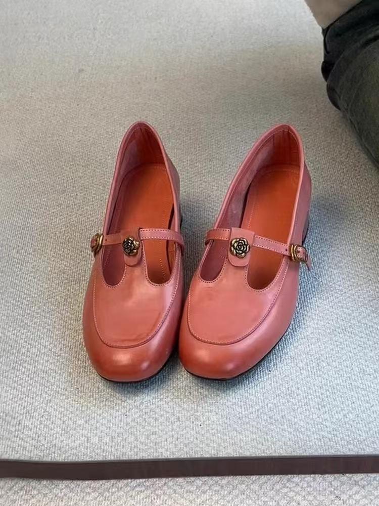 2025 new pink single shoes women's French round head light mouth T-buckle belt with skirt flat bottom Mary Jane small leather shoes