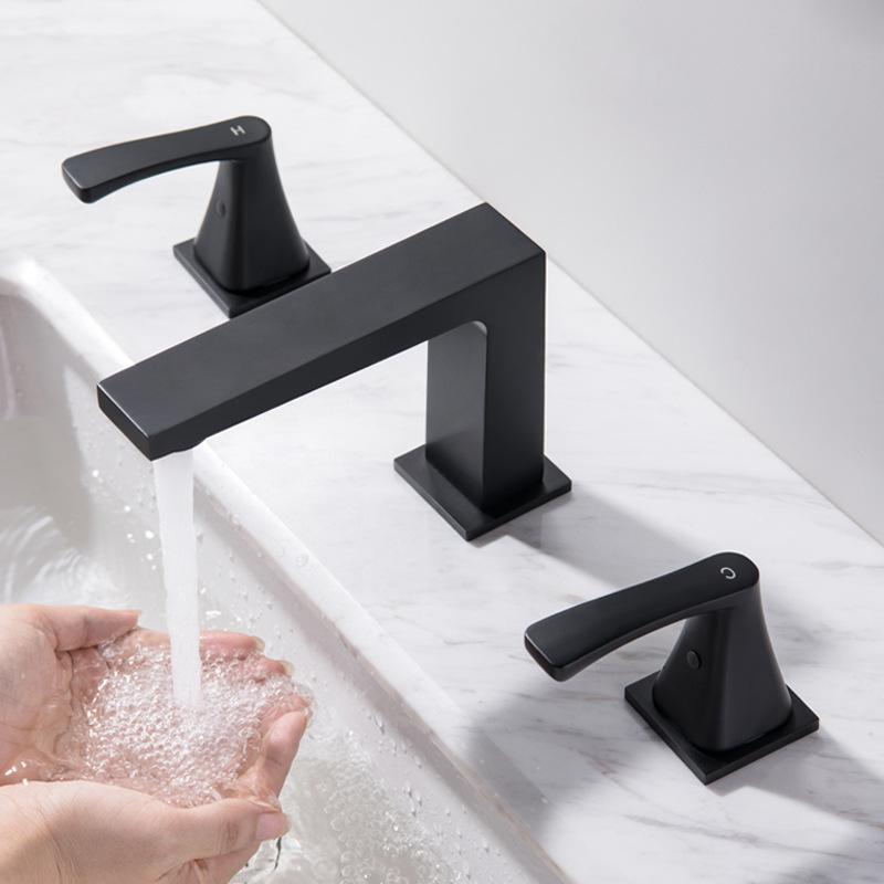 Brushed Gold Basin Faucets Deck Mounted Bathtub Hot And Cold Water Mixer Faucet Dual Handle Three Hole Basin Faucet Set Tub Tap