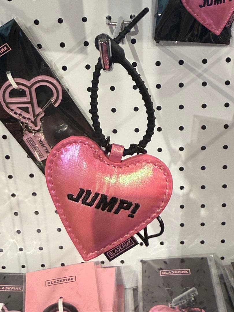 

[USED] BLACKPINK JUMP Heart-shaped Key Ring