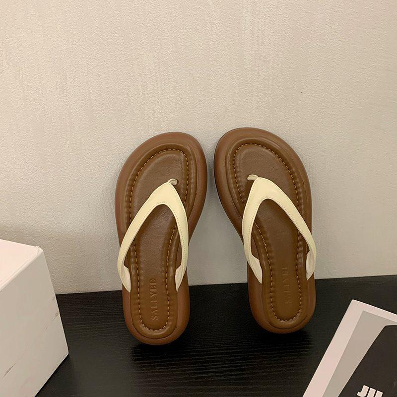 2025 flat-bottomed women's clip simple toe summer new student fashion Korean version of flip-flops cool slippers women