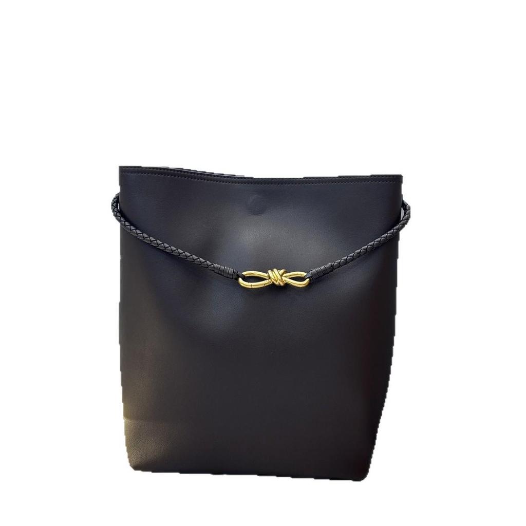 Grenzüberschreitende Mode Rindsleder Große Kapazität Geflochtene Schmetterlings-Eimer-Handtasche - Vielseitige Pendler-Crossbody-Tasche für Damen.