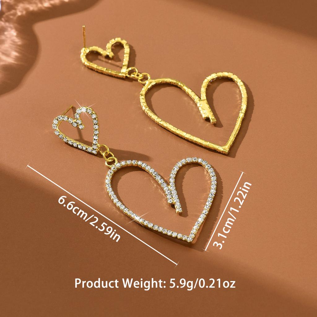 Boucles d'oreilles strassées en forme de cœur ajouré exagéré, adaptées aux filles pour un port quotidien, pour offrir en cadeau lors des fêtes et des anniversaires.