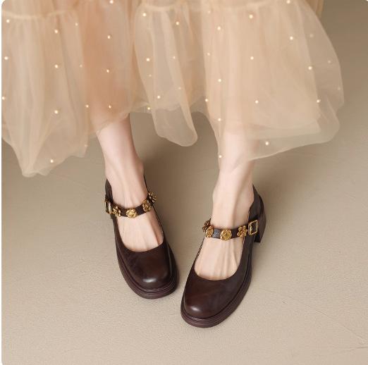 ins stepping on shit! The owner keeps it for himself! Retro round head flower word with thick high heels single shoes women's Mary Jane shoes