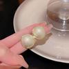 Pendientes de perlas de alta gama de moda Pendientes retro de nicho francés de lujo ligero Pendientes de perlas simples y versátiles para mujer