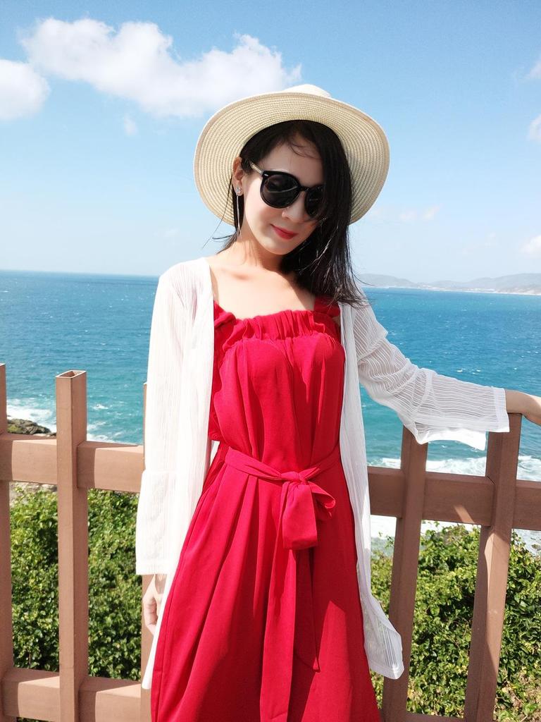 Summer 2023 Mother-Daughter Seaside Shawl: Fresh, Loose-Fit Outfit for Vacation