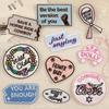 Ensemble d'Écussons Brodés Doku Cartoon Anglais: Étiquettes de broderie informatique, Autocollants pour sacs, Accessoires vestimentaires et Autocollants en tissu
