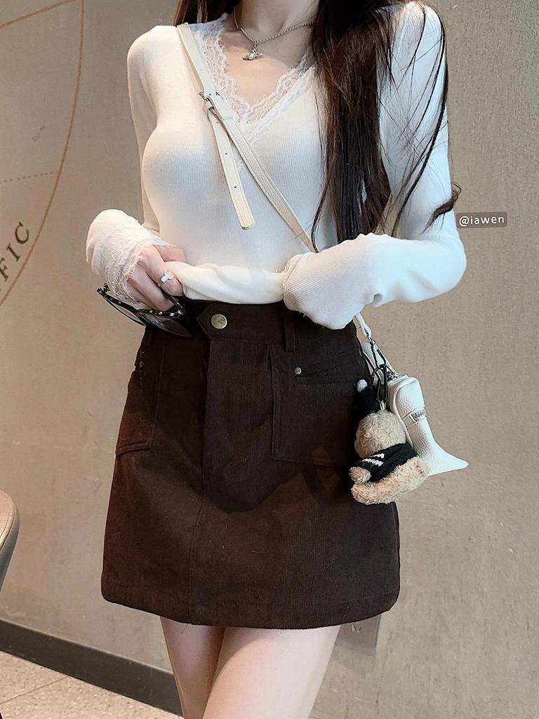 Chic V-Neck Lace Patchwork Long-Sleeve Slim-Fit Korean Style Top for Autumn/Winter