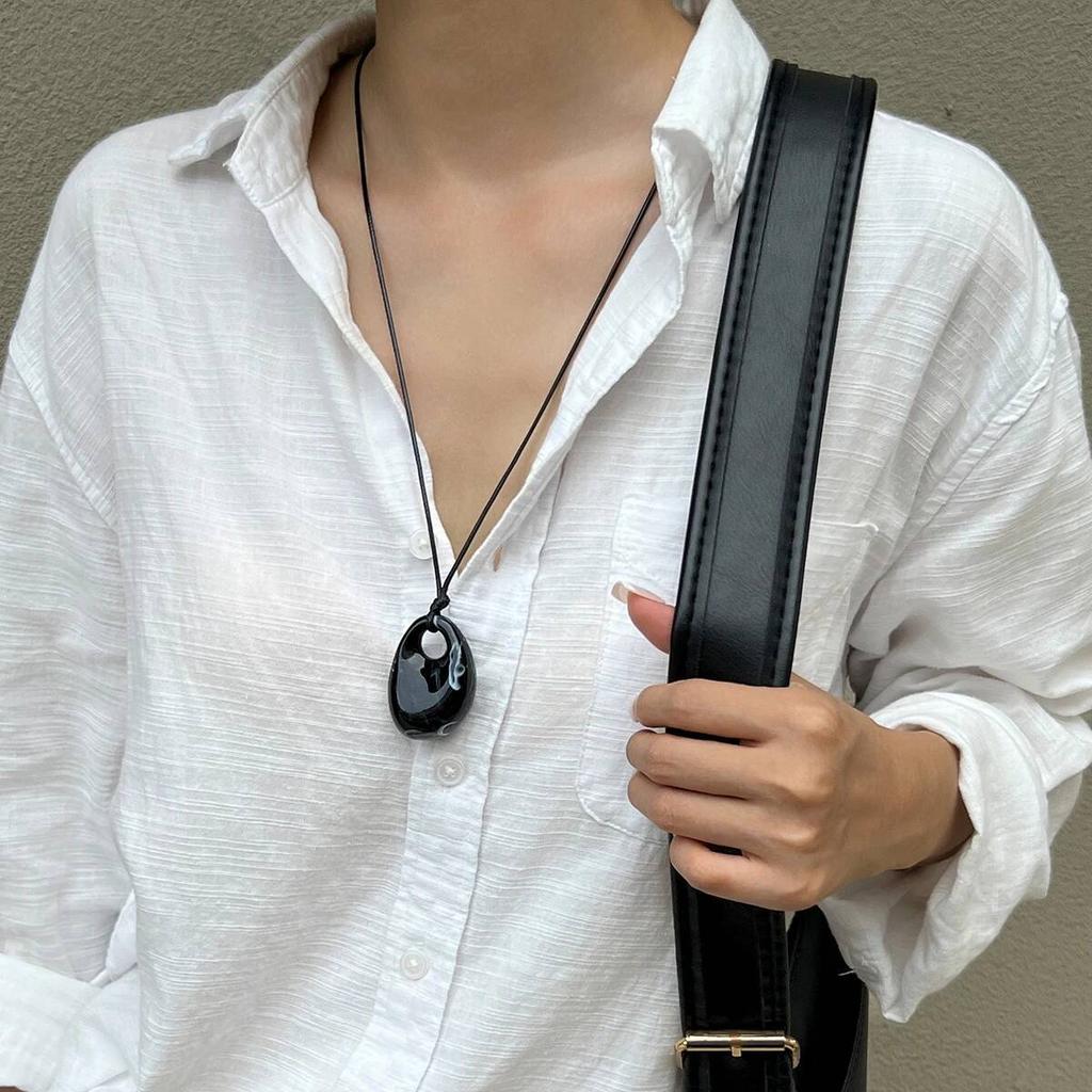 IngeSight.Z Korean Simple Irregular Red Resin Pendant Necklace for Women Fashion Exquisite Sweater Chain Daily Wear Jewelry Gift