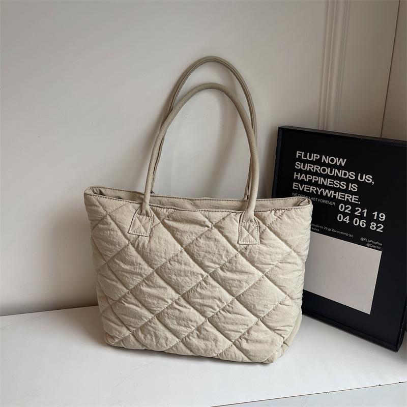 College students class tote bag women's new large-capacity commuter handbag autumn and winter fashion rhombus casual shoulder bag