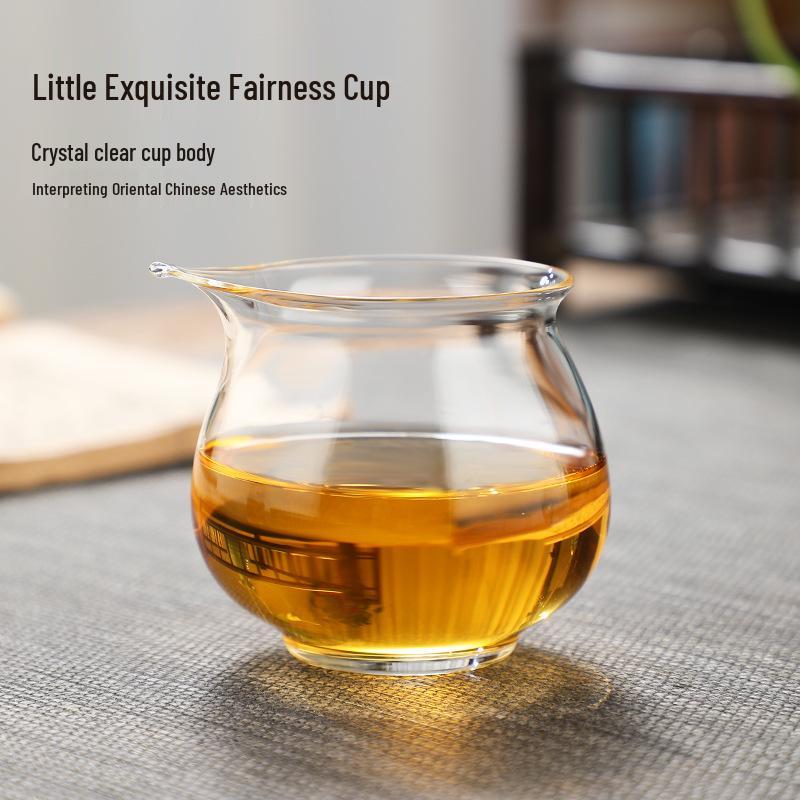 

High-Quality Gong Dao Bei Tea Set: Small Capacity Transparent Glass Tea Separator and Kung Fu Accessories 150ml