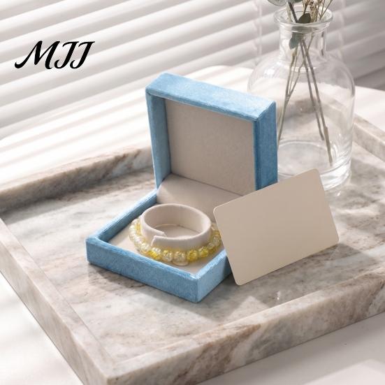Blue Flannel Jewelry Box for Women Sky Velvet Box, Flip Top Case with Soft Lining Bracelet Packaging Lining, Portable Protective Container And Bangle