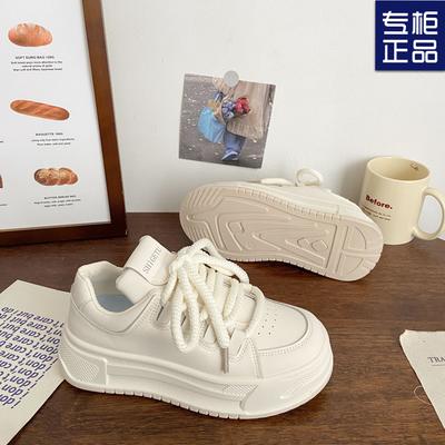 2025 nouvelles chaussures blanches de printemps femme explosion célébrité Internet semelle épaisse rehaussante super feu léger loisirs sports chaussures de planche étudiant