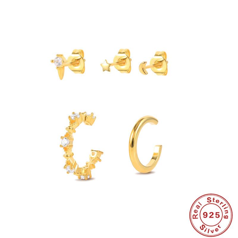 A Set Of Three 925 Silver Earrings, A Set That Saves Worry And Time, And Is Matched With Earrings For Daily Commuting.