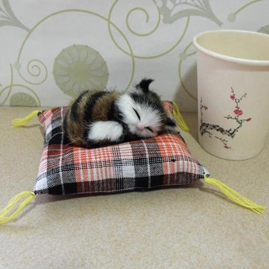 Κούκλα Γάτας Προσομοίωσης Βελούδινο Παιχνίδι Μίνι Ρεαλιστικά Κοιμισμένα Γατάκια σε Χαλάκι Φιγούρα