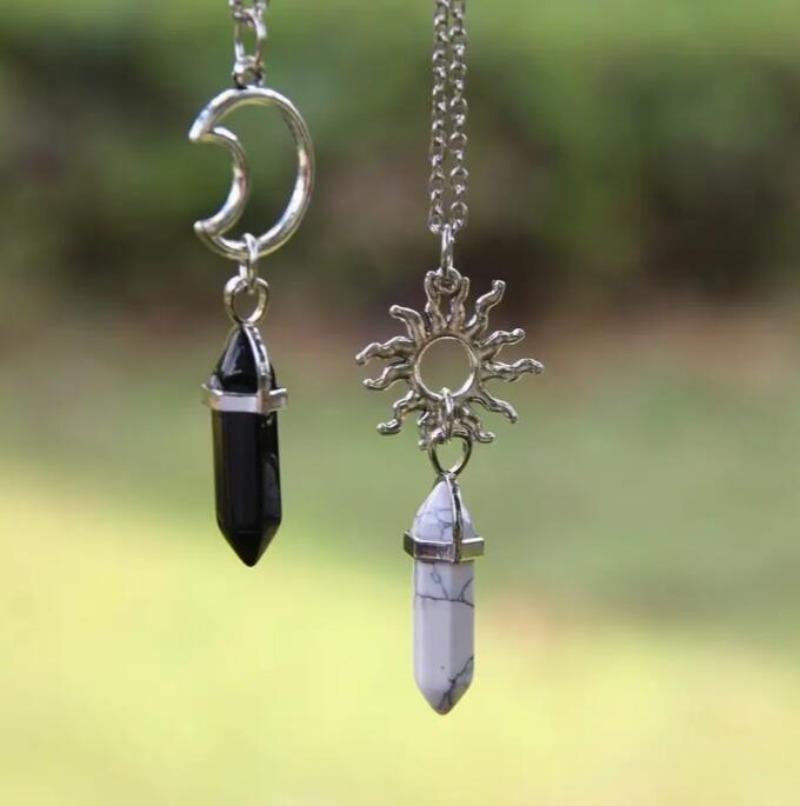 2 szt. Naszyjnik dla par w stylu retro Słońce Księżyc Kryształ Kolumna Sześciokątna z Kamienia Naturalnego Biżuteria dla Par