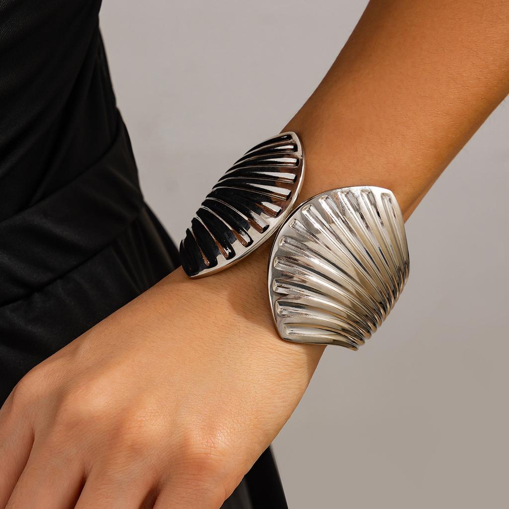Bracelet Personalized Alloy Scallop Spring Open Bracelet, Exaggerated Shell-shaped Wide-sided Bracelet Jewelry