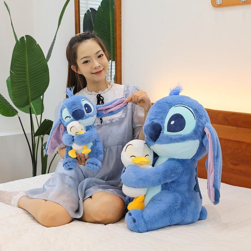 Hugging Duck Plush Cartoon Doll – Children's Birthday Cushion Gift