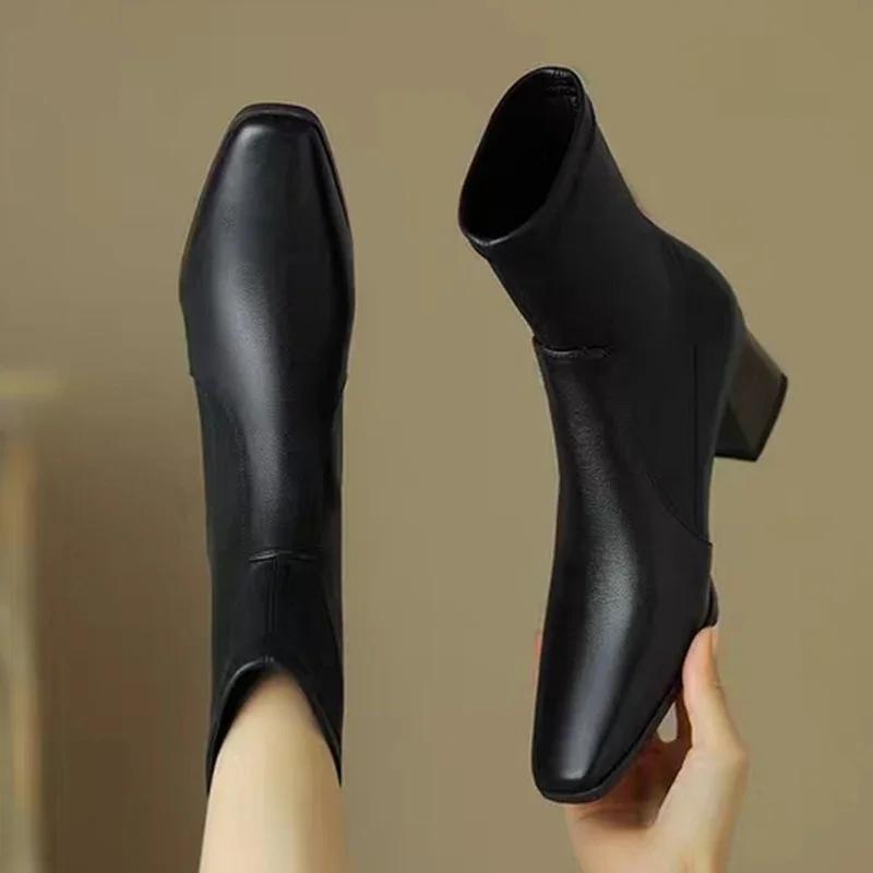 Moda Nuevos Botines Chelsea Zapatos de Mujer Tobillo Grueso Gótico Tacones Medios 2024 Marca Invierno Moda Botas de Punta Motocicleta Botas Mujer