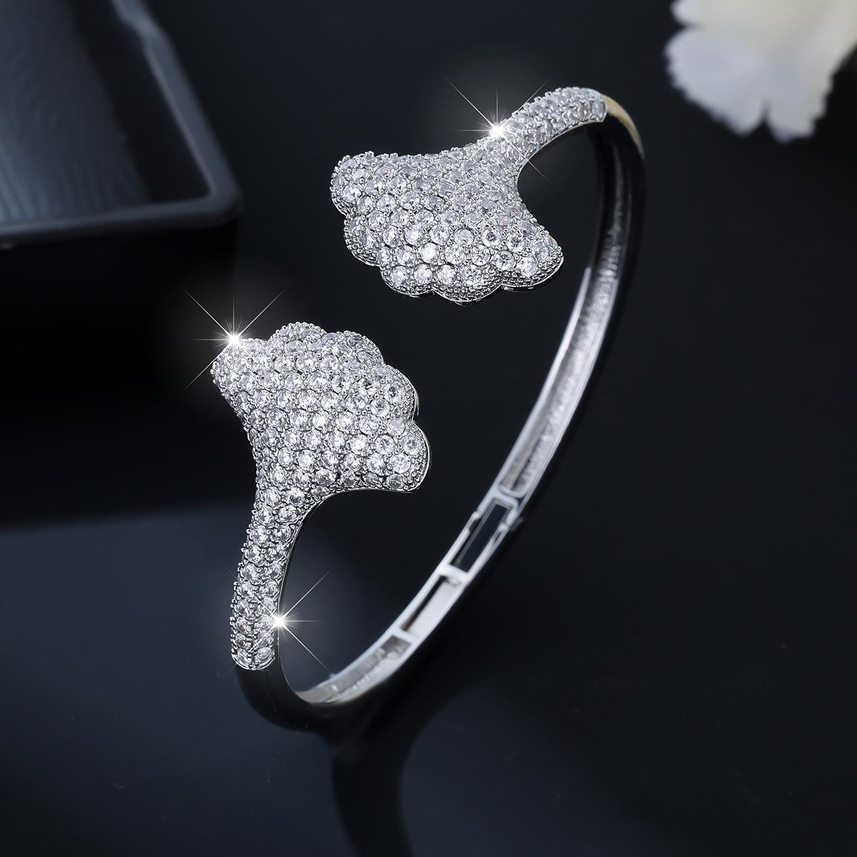 Elegant and Classic Fan-shaped Zirconia Women s Light Luxury High-end Bracelet One Size(16-22CM)