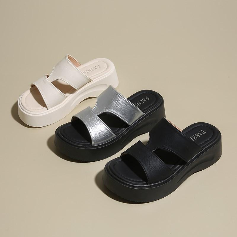 Summer Wear Thick-soled Heightening Cool Slippers for Women's 2025 New Retro Muffin One-word Soft-bottom Non-slip Beach Sandals