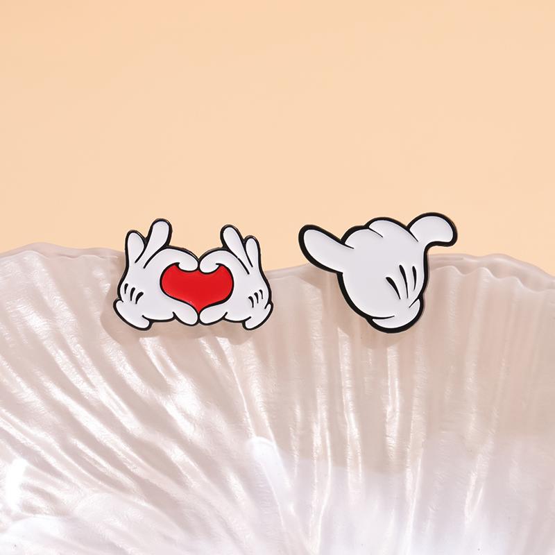 Cartoon Finger Gesture Love You Brooch Enamel Pin Creative Metal Decoration Brooch Backpack Lapel Badge Jewelry Gift for Friends