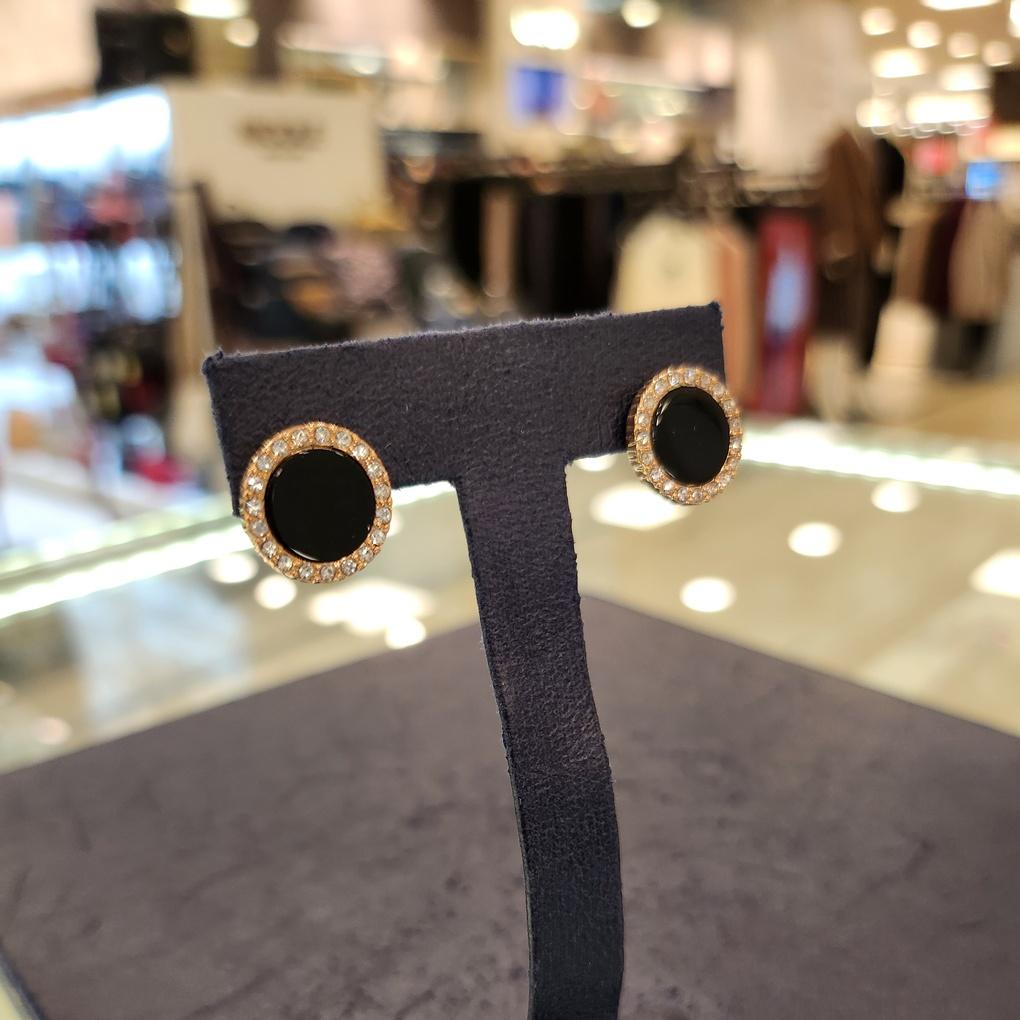 ARTRIA One Cubic E Mother-of-Pearl Onyx Silver Needle Earrings SEYEBPS0001ONF