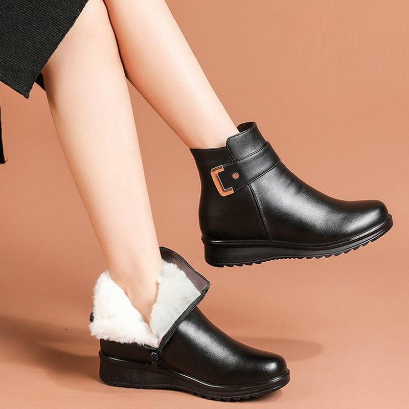 

Высококачественные модные зимние черные ботинки женские кожаные теплые меховые ботильоны для мам на открытом воздухе нескользящие зимние ботинки женская обувь 35