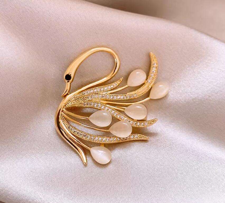 Exquisite Swan Brooch For Women Animal Brooch Cube Clothing Fashion Jewelry Accessories