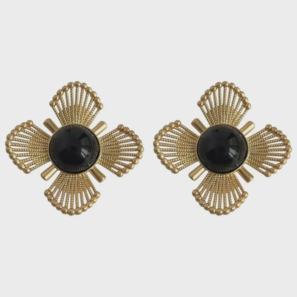 Elegant Retro French Light Luxury Hollow Four-Leaf Flower Earrings for Women