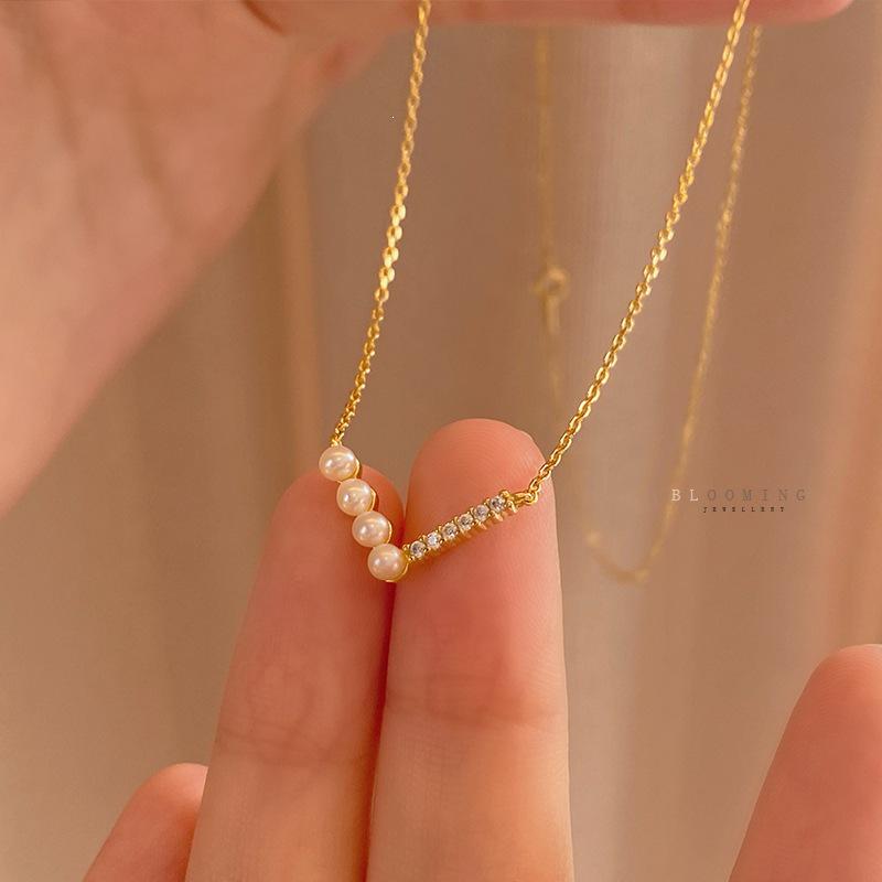 V-Shaped Pearl Clavicle Necklace: S925 Sterling Silver, Light Luxury, High-End Simple Design, Versatile for Women. Gold 45cm Adjustable