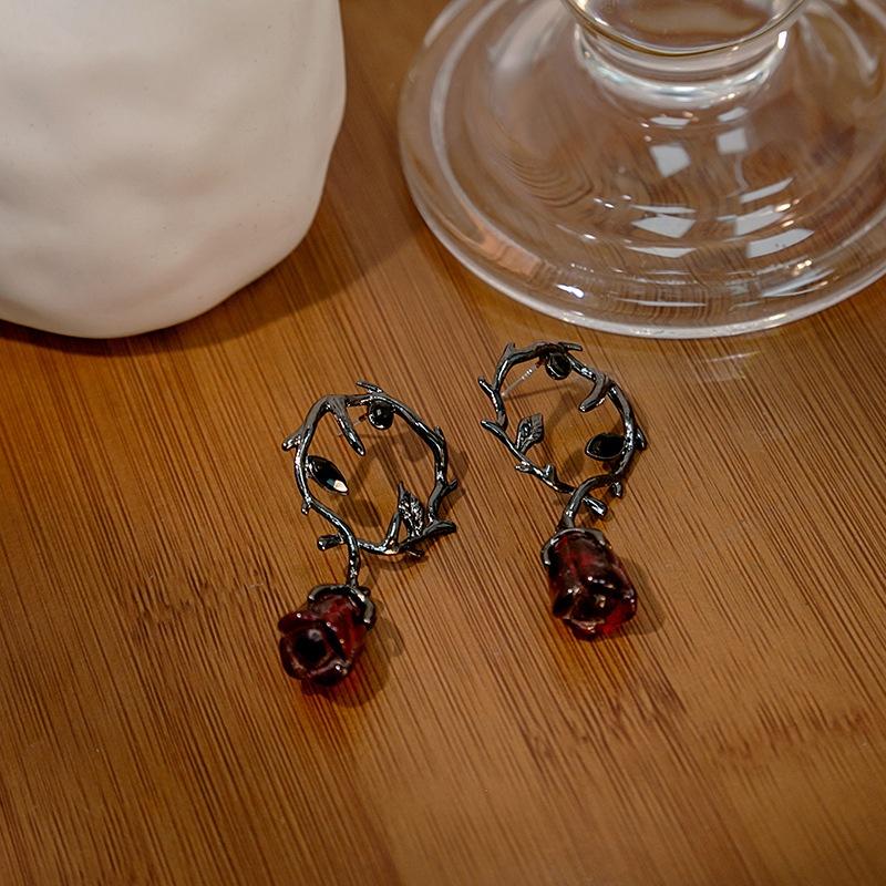 Witch Dark Thorn Vine Red Rose Blossom Earrings for Women Fashion Party Jewelry Accessories Black Rose Dangle Earrings Halloween