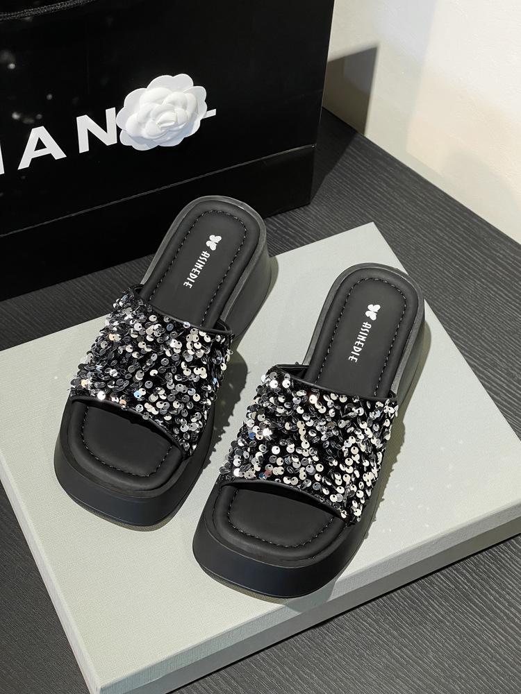

Thick-soled slippers women s summer wear advanced sense 2025 new slope heel versatile beach one-word slippers to increase height and cool slippers 34